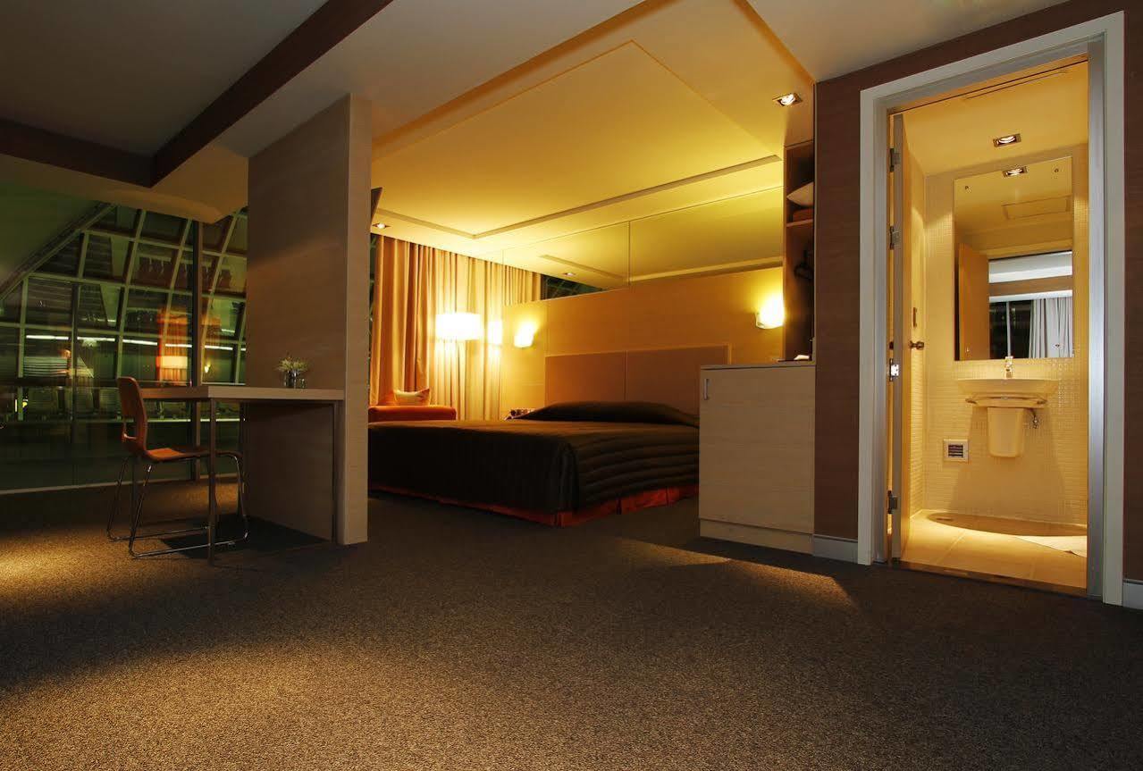 Miracle Transit Hotel Bang Phli Exterior photo