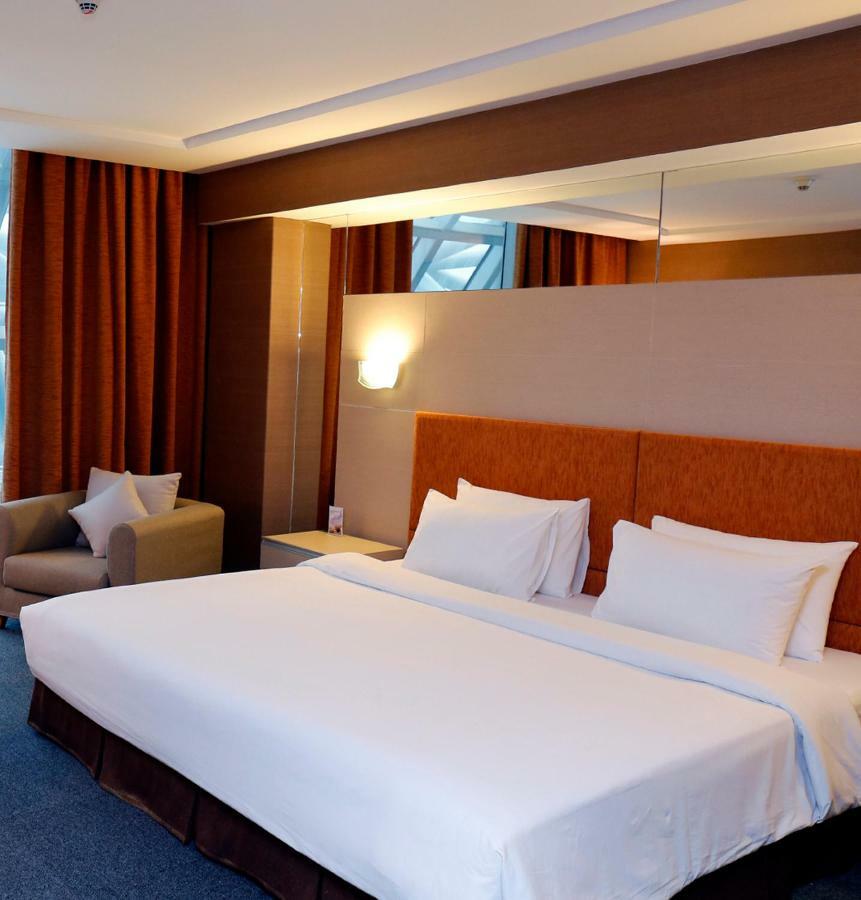 Miracle Transit Hotel Bang Phli Exterior photo